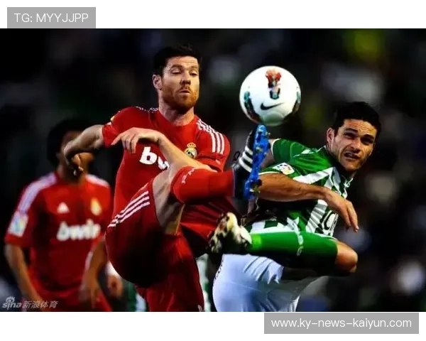 足球魅力的极致演绎:后卫大脚一击,瞬间点燃现场热情 足球魅力的极致演绎:后卫大脚一击,瞬间点燃现场热情