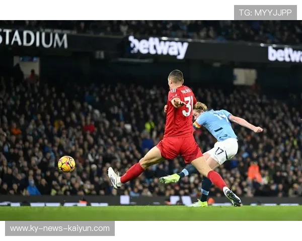 曼城依旧围绕德布劳内构建节拍,进攻体系更立体