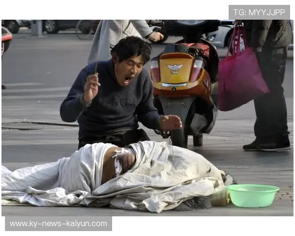 意外碰网被判失分,他直接跪地抗议 意外碰网被判失分,他直接跪地抗议