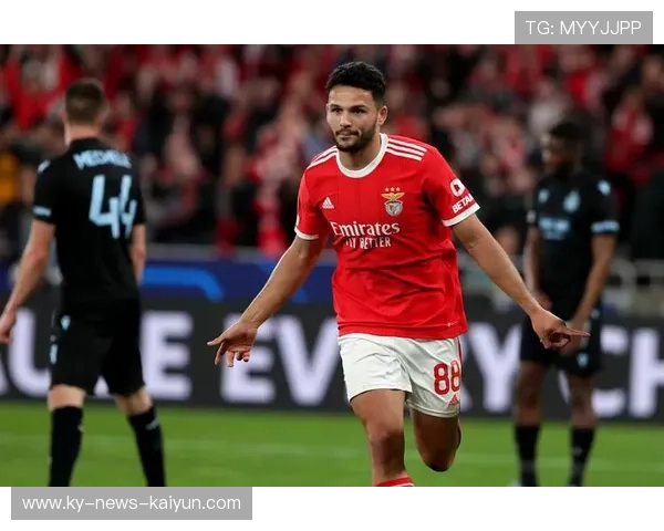 本菲卡中路穿插：战术演绎与足球艺术的完美融合